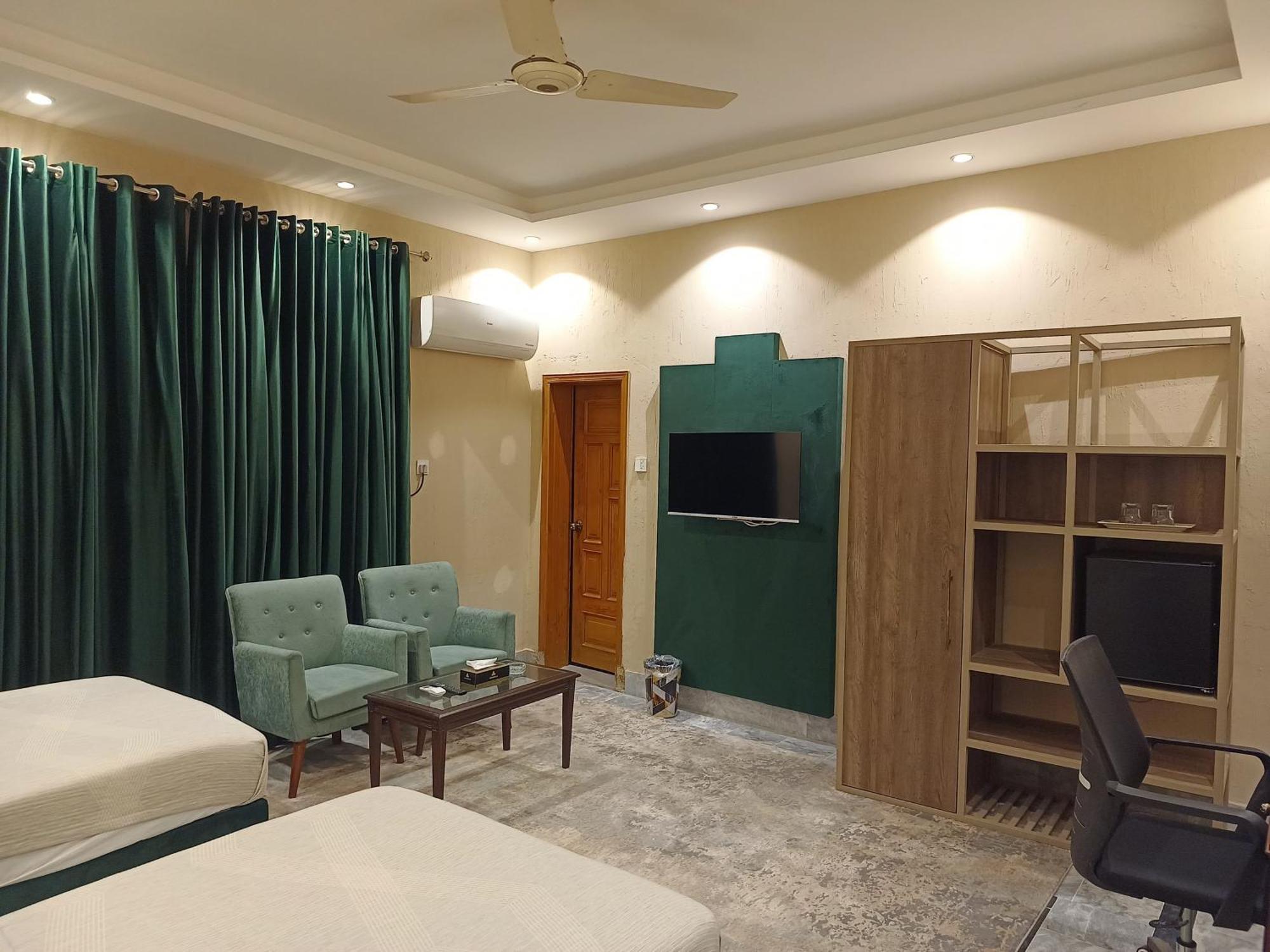 Vip Express Hotel Peshawar Eksteriør billede