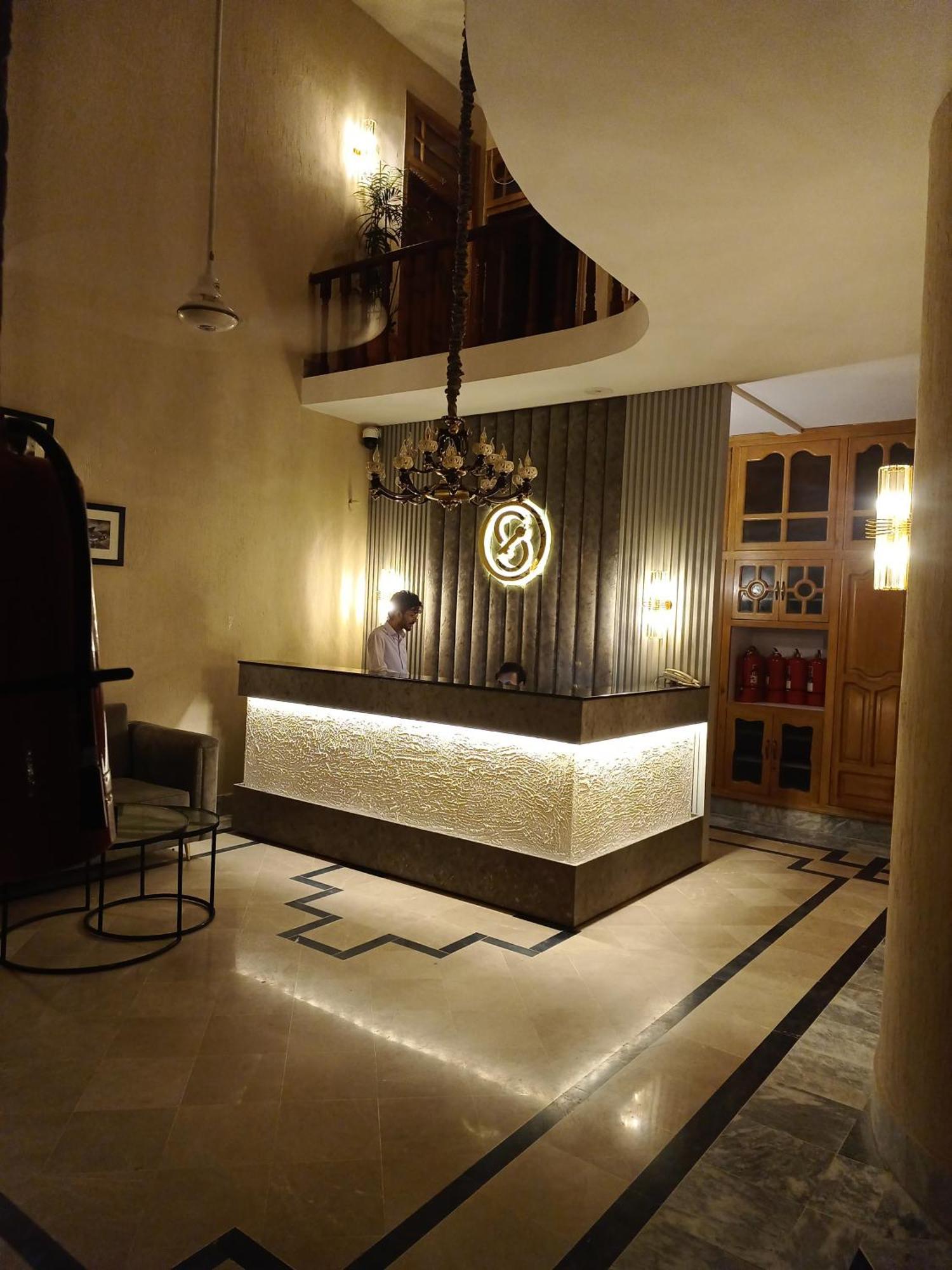 Vip Express Hotel Peshawar Eksteriør billede
