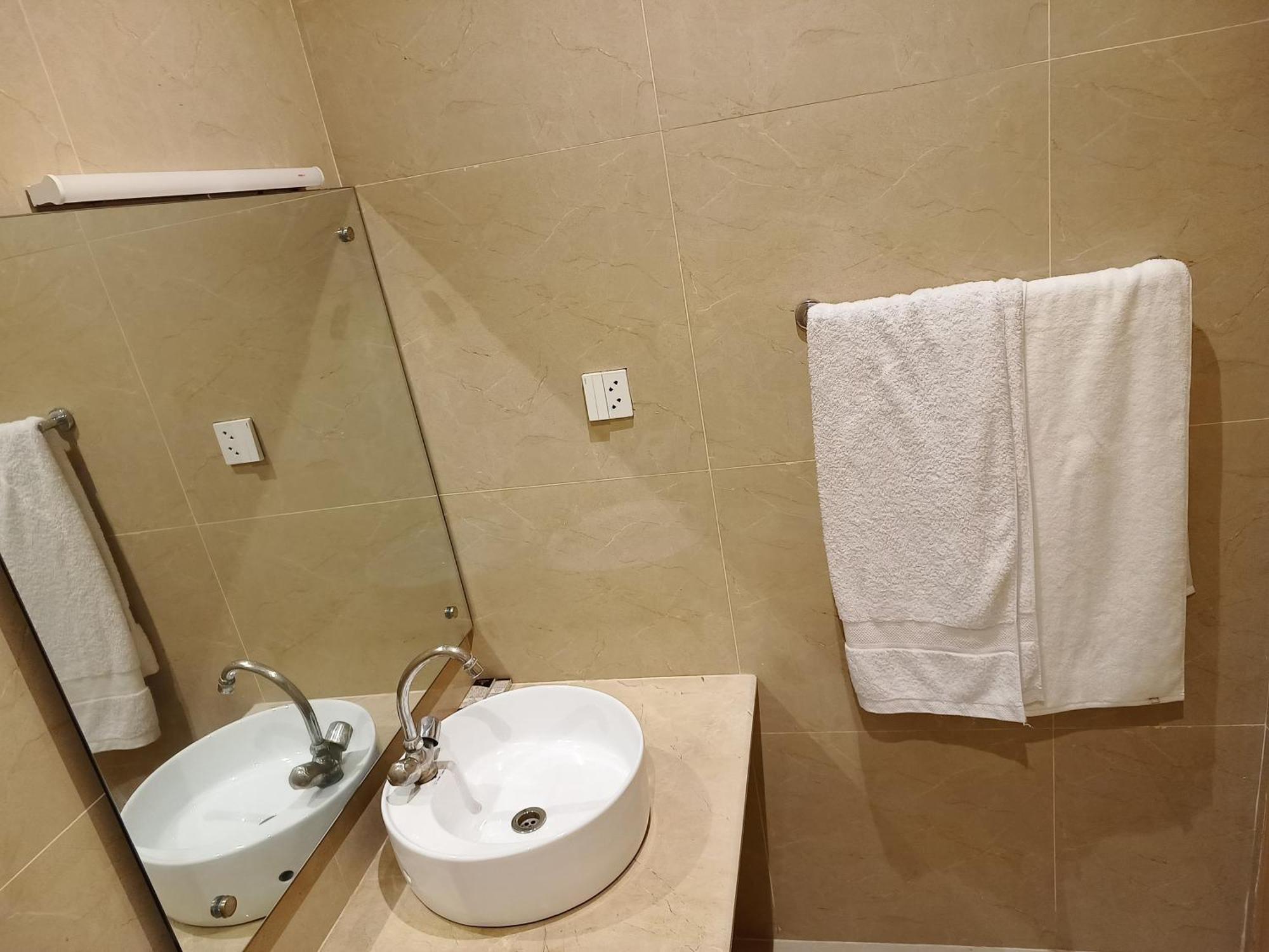 Vip Express Hotel Peshawar Eksteriør billede
