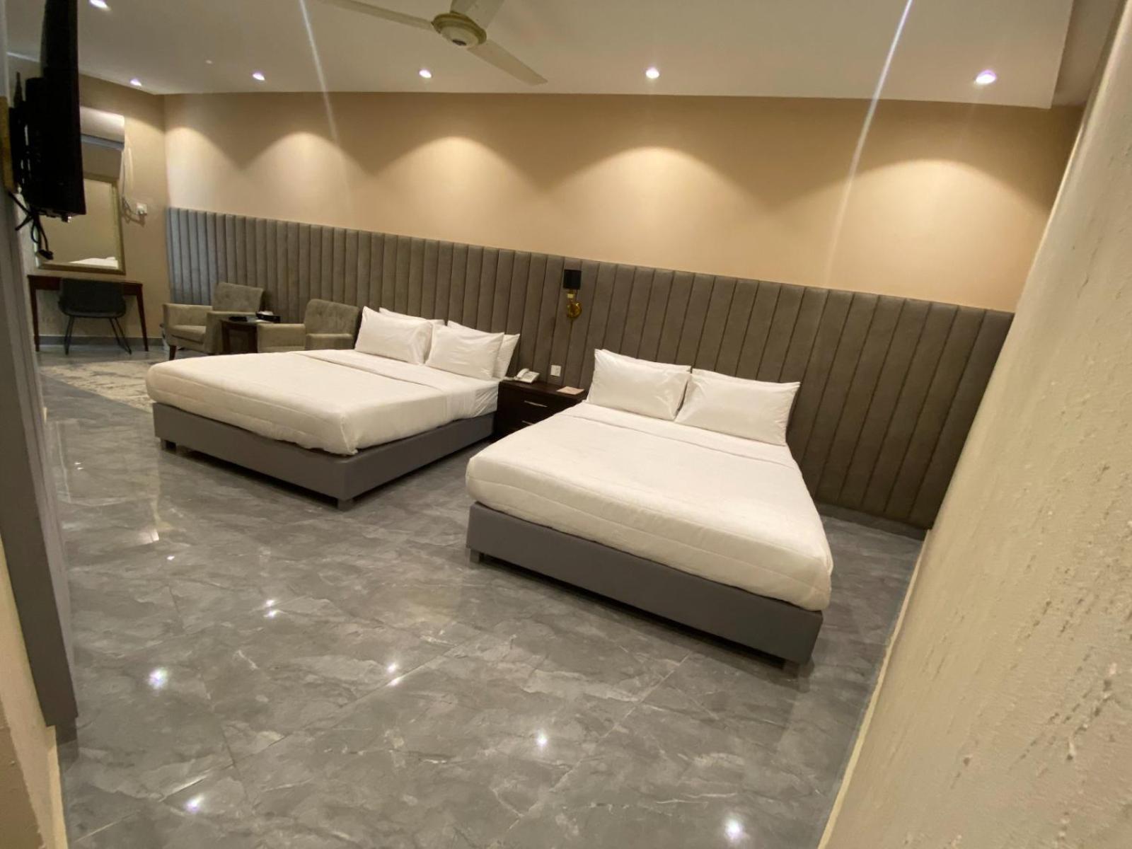 Vip Express Hotel Peshawar Eksteriør billede