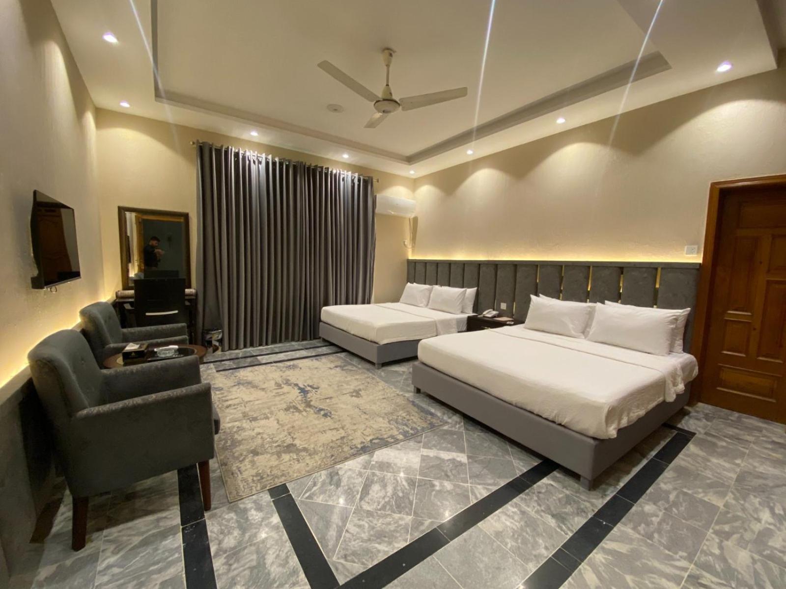 Vip Express Hotel Peshawar Eksteriør billede