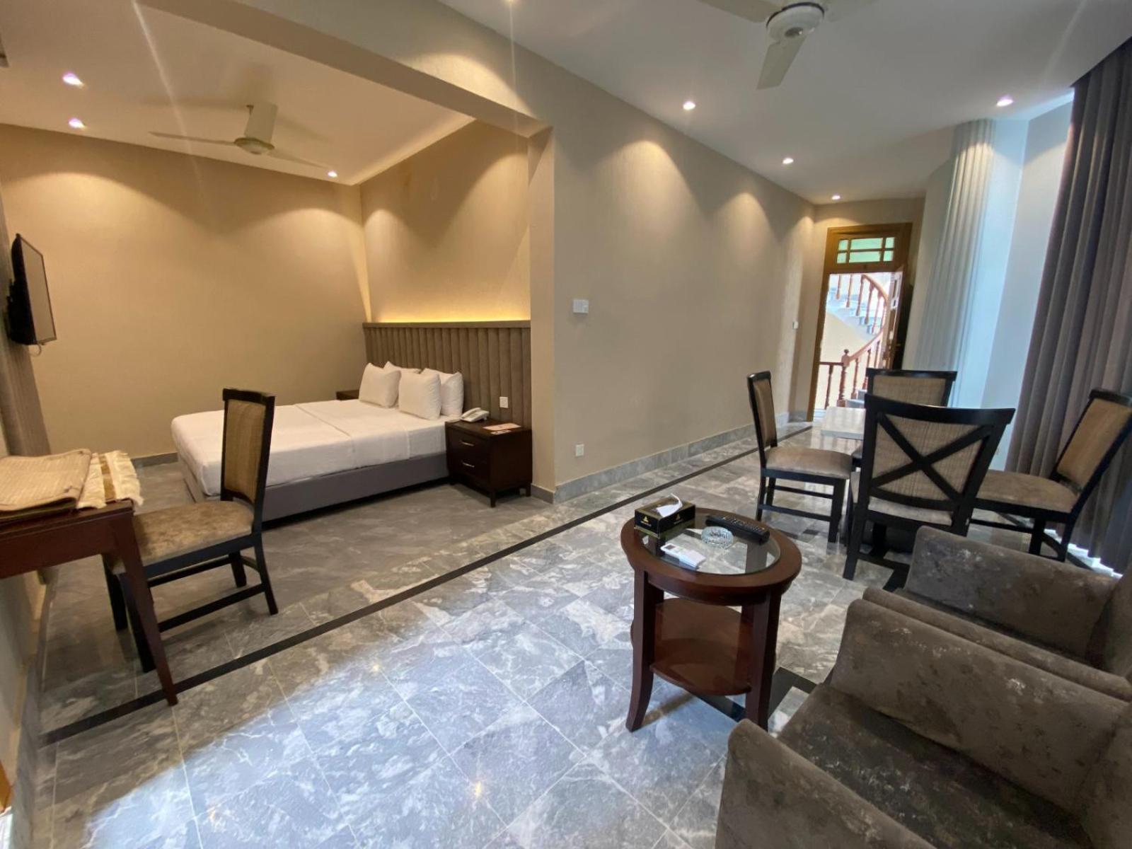 Vip Express Hotel Peshawar Eksteriør billede