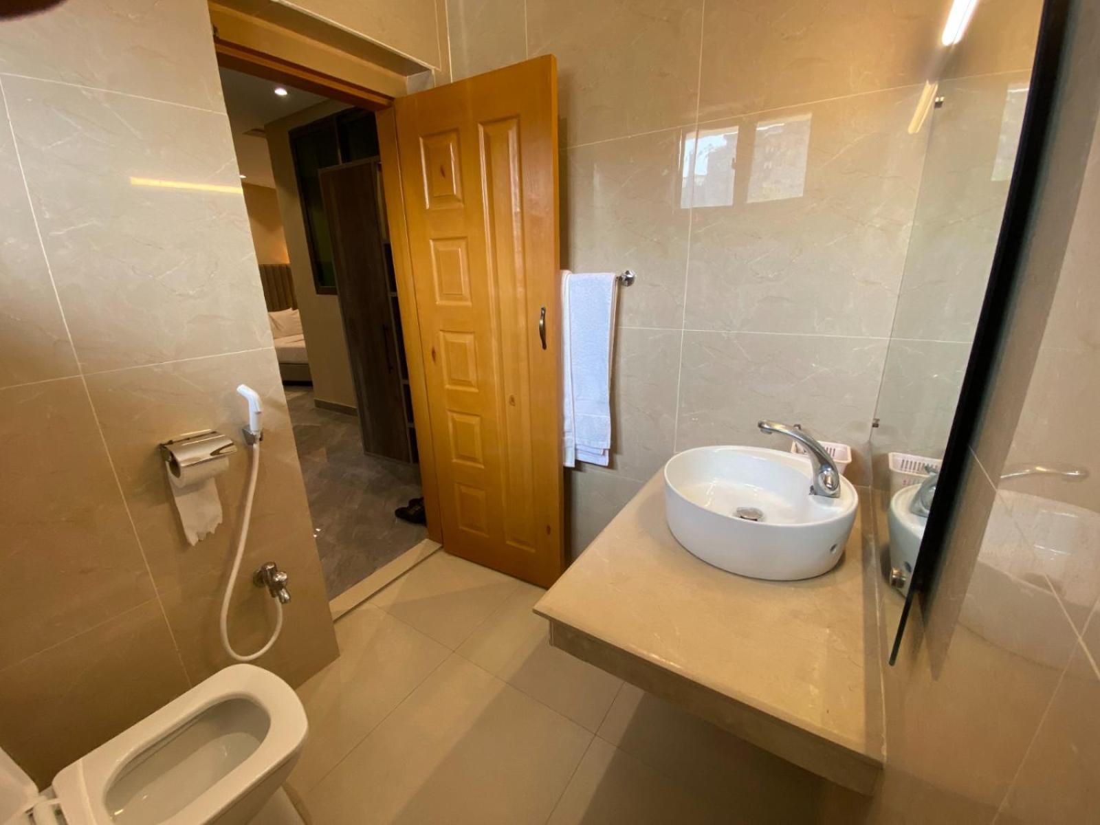 Vip Express Hotel Peshawar Eksteriør billede