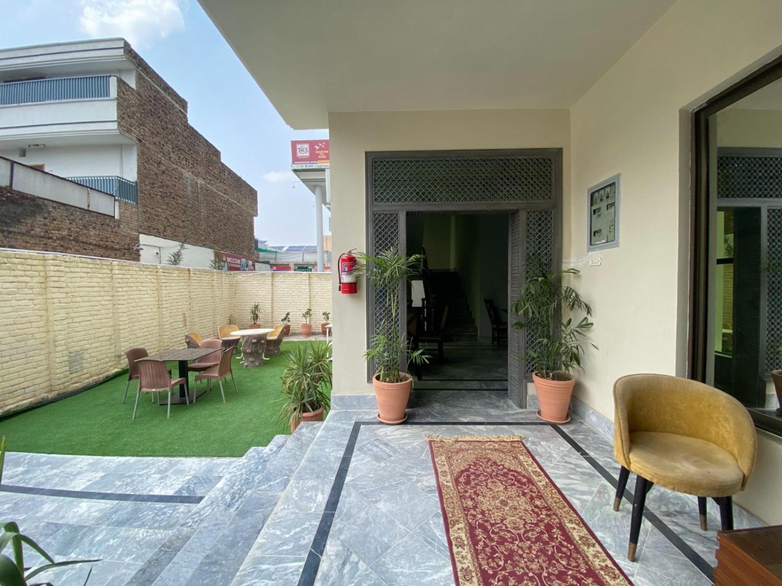 Vip Express Hotel Peshawar Eksteriør billede